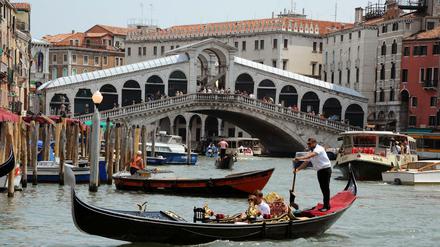 Der Canale Grande vor der Rialtobrücke in Venedig (Archiv)