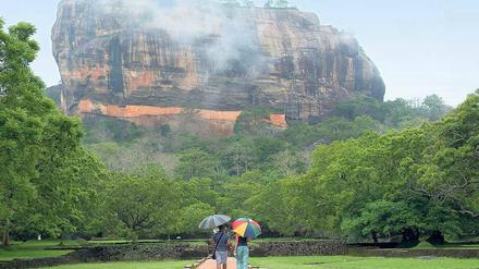 Hohe Feste. Auf dem Sigiriya, einem 200 Meter hohen Monolith im Zentrum Sri Lankas, ließ sich der unrechtmäßige König Kassapa I. (473–491) einen Palast bauen, von dem nur noch die Grundmauern stehen.