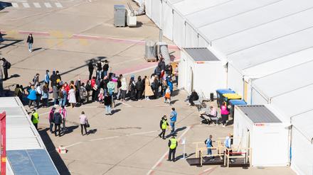 Das Berliner Ankunftszentrum für Flüchtlinge aus der Ukraine am ehemaligen Flughafen Tegel.