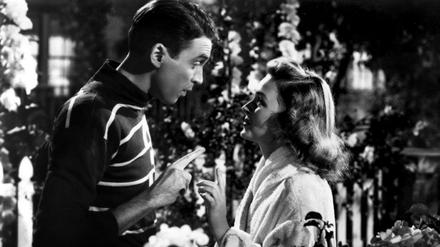 Weihnachts-Hilfe vom Schutzengel: James Stewart als George Bailey (mit Donna Reed) im Klassiker „Ist das Leben nicht schön?“