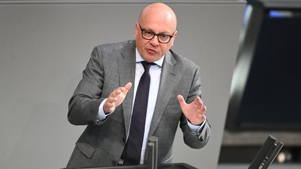 Alexander Throm (CDU), Mitglied des Deutschen Bundestags und innenpolitischer Sprecher der Unionsfraktion, spricht im Plenum des Parlaments.