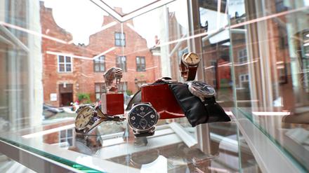 Askania-Uhrenmanufaktur Berlin jetzt auch in Potsdam
Seit 1. Juni 2023 im historischen Holländer Viertel in Potsdam. Die erste Adresse für erstklassige Uhren „made in Berlin“ ist nun in Potsdam das Askania-Uhrenatelier