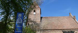 Die Wallfahrtskirche in Buckow wurde 1344 erstmals urkundlich erwähnt. Ein sogenanntes Hostienwunder brachte der Kirche den Status einer Wallfahrtskirche ein.