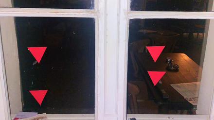 Die Neuköllner Kneipe Bajszel wurde in Hamas-Manier mit roten Dreiecken markiert.