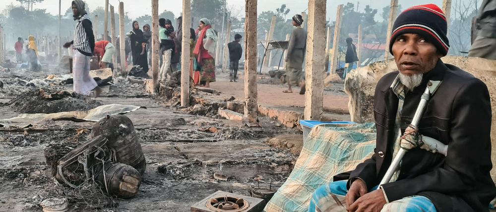 Ohne Hab und Gut und jetzt auch noch auf verbrannter Erde - geflüchtete Rohingyas in Bangladesch.