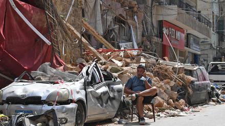 Telefonat in Trümmern: Straßenszene aus Beirut.
