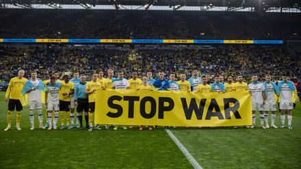 „Stop War!“: Botschaft der BVB-Mannschaft in einem früheren Spiel.