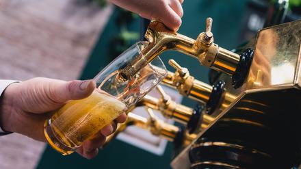 In Deutschland wird gern Bier getrunken - nun wieder auf Pre-Corona-Niveau.