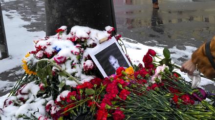 Der kremlnahen Militärblogger Wladlen Tatarski (bürgerlich: Maxim Fomin) ist am 02.04.2023 bei einer Explosion in dem Café im Zentrum der russischen Ostseemetropole St. Petersburg ums Leben gekommen.