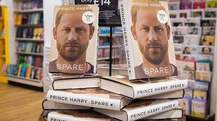 Exemplare von Prinz Harrys Buch „Reserve“ am 10. Januar in einem Londoner Buchladen.