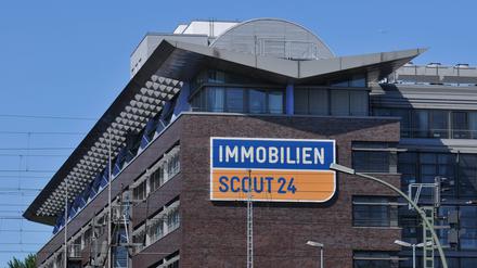 Immobilien Scout in der Andreasstrasse in Berlin.