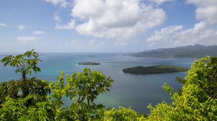 Blick über kleinere Inseln der Salomonen.