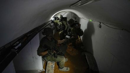 Das israelische Militär hat einen Hamas-Tunnel unter der UNRWA-Zentrale entdeckt.