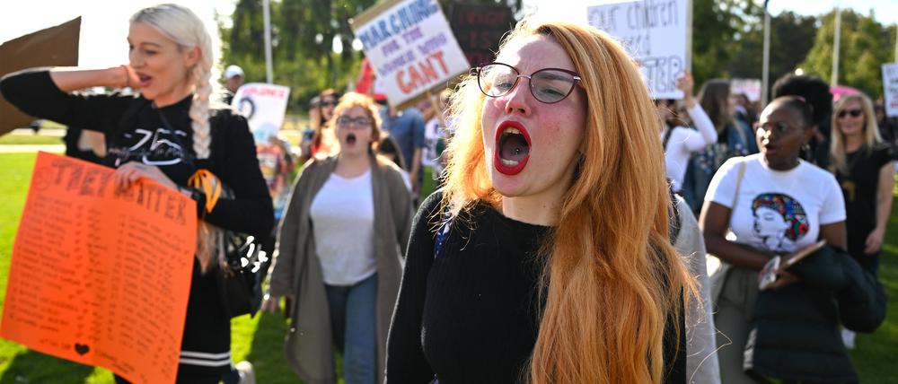 Zehntausende Menschen demonstrierten am vergangenen Wochenende gegen Gewalt gegen Frauen.