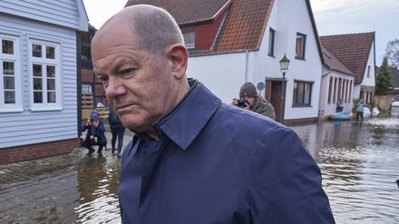 Bundeskanzler Olaf Scholz (SPD) besuchte die Hochwassergebiete Ende 2023.