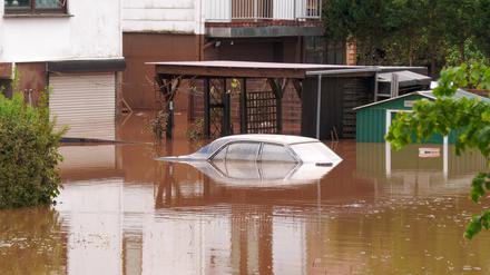 In der Gegend um Blieskastel stehen zahlreiche Wohnhäuser unter Wasser. 