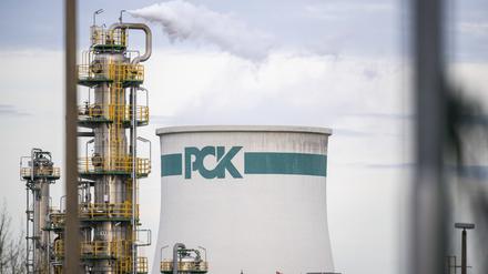 Anlagen zur Rohölverarbeitung stehen auf dem Gelände der PCK-Raffinerie.