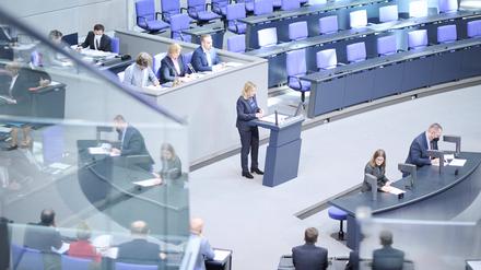 Steffi Lemke wirbt im Bundestag für den Gesetzentwurf