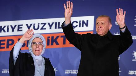 Der türkische Präsident Erdogan mit seiner Frau in Ankara.