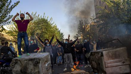 Die iranische Polizei geht mit äußerster Härte gegen Demonstanten vor.