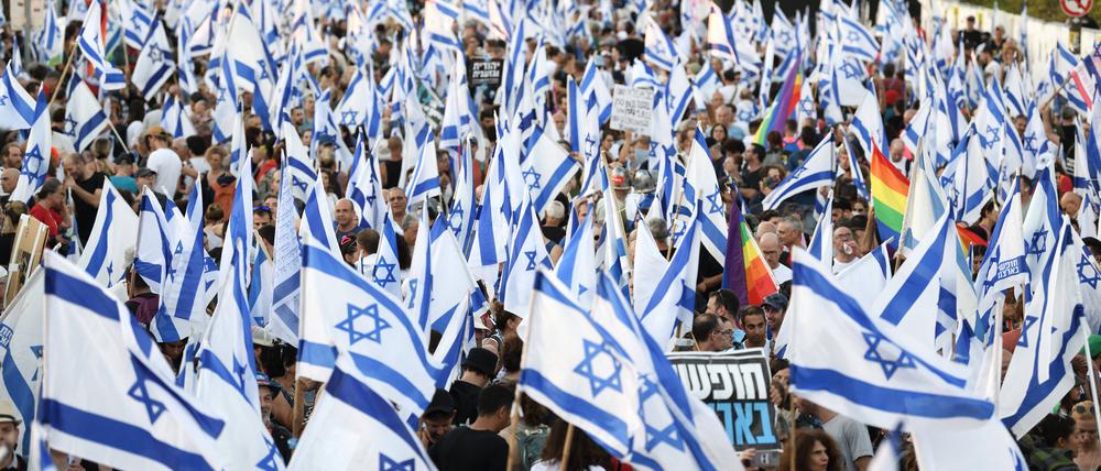 Protestierende vor der Knesset in Jerusalem am 23. Juli.