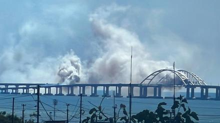 Das russische Verteidigungsministerium berichtet, eine ukrainische modifizierte S-200-Rakete abgefangen zu haben, die zum Angriff auf die Krim-Brücke gelenkt wurde.
