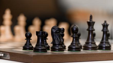 Zahlreiche Frauen prangern Sexismus im Schachsport an.