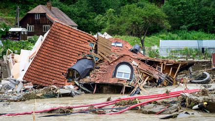 Der Fluss Meza hat in Prevalje unter anderem ein Haus zerstört. 