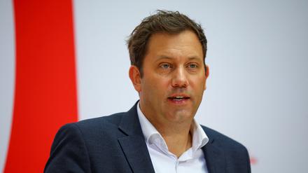 SPD-Chef Lars Klingbeil hat die Bundesregierung aufgerufen, rasch sowohl über Wirtschaftshilfen als auch die Kindergrundsicherung zu entscheiden (Archivbild).