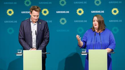 Grünen-Chefin Ricarda Lang mit dem bayerischen Wahlkämpfer Ludwig Hartmann. 