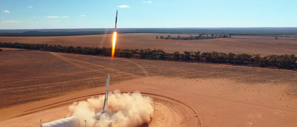 Das Bild zeigt den Start der Trägerrakete HyImpulse SR75 in Koonibba, Australien. 