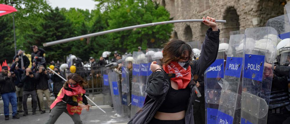 Aufeinandertreffen zwischen Polizei und Demonstrierenden in Istanbul.