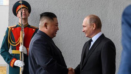 Schon 2019 trafen sich Kremlchef Wladimir Putin (r.) und Nordkoreas Diktator Kim Jong Un in Wladiwostok.