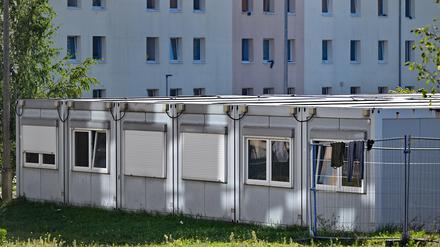 Wohncontainer stehen auf dem Gelände der Erstaufnahme-Einrichtungen (EAE) des Landes Brandenburg in Eisenhüttenstadt.