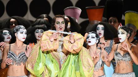 Schriller Spaß. Die Operette "Perlen der Kleopatra" an der Komischen Oper Berlin.