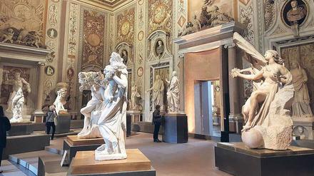 Der Blick kreist frei um die Kunstwerke. Blick in die Bernini-Ausstellung in der Galleria Borghese.