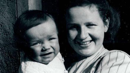 Vollkommene Eintracht. Margot Sucher und ihr Sohn im Mai 1950. 