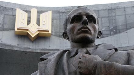 Denkmal des ukrainischen Faschisten Stepan Bandera in Lviv. Heute sitzt ein Faschist im Kreml.
