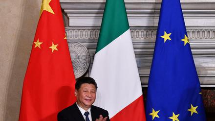 Chinas Präsident Xi Jinping ist zufrieden über die Unterzeichnung der Abkommen mit Italien am 23.März 2019. 
