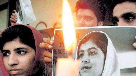Protest und Erinnerung: An verschiedenen Orten in Pakistan gingen Menschen auf die Straße um an Malala 