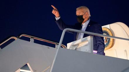 Joe Biden, Präsident der USA, besteigt auf dem Luftwaffenstützpunkt Andrews die Air Force One für eine Reise nach New York.
