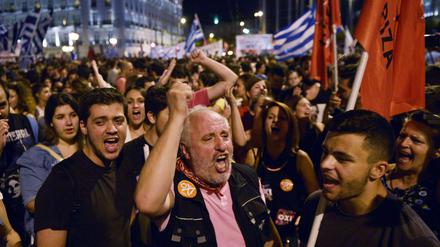 Nein-Wähler feiern in Athen