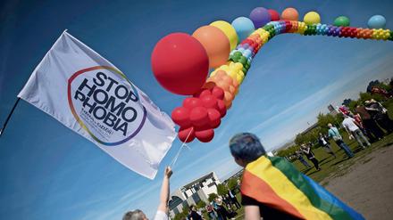 Eine Demonstration gegen den Hass auf Lesben und Schwule im Mai in Berlin.