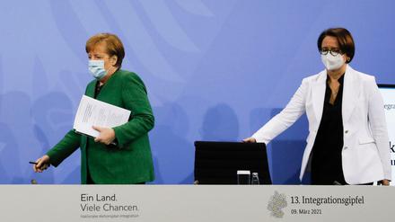 Die Kanzlerin und ihre Staatsministerin für Integration berichten über das Gipfeltreffen.