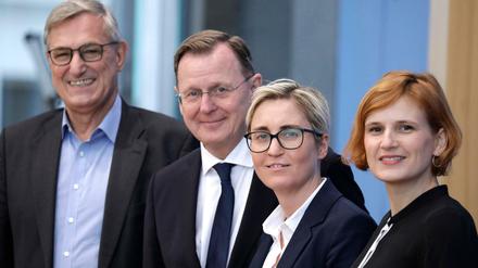 Linken-Spitzenpolitiker Bernd Riexinger, Bodo Ramelow, Susanne Hennig-Wellsow und Katja Kipping (von links) nach dem Wahlsieg Ende Oktober in Thüringen. 