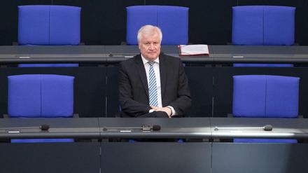 Allein auf weiter Flur: Horst Seehofer am Donnerstag auf der Regierungsbank im Bundestag.