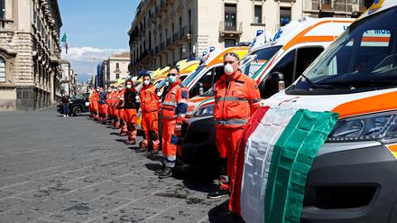 Gedenken: In Italien wurde am Dienstag öffentlich - hier in Catania - um die mehr als 12.000 Coronatoten getrauert.