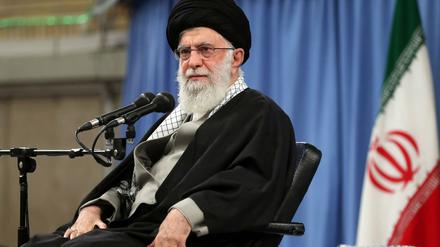 Ajatollah Ali Chamenei, Oberster Führer und geistliches Oberhaupt des Iran. Eine niedrige Wahlbeteiligung wäre eine Schlappe.