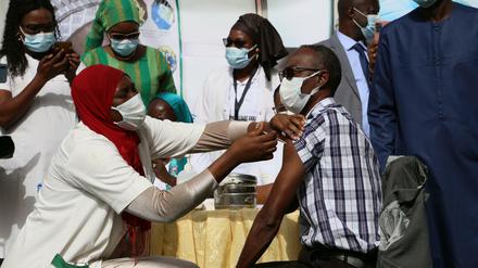 In Senegal wird bereits geimpft - viele ärmere Länder der Welt haben noch überhaupt keinen Zugang zu Impfstoff.