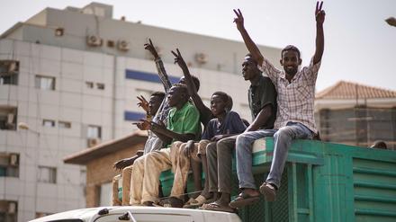 Jubel in den Straßen von Khartum nach dem Diktator-Sturz